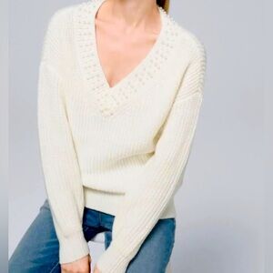 White House Black Market pearl v-neck sweater. Size XL.